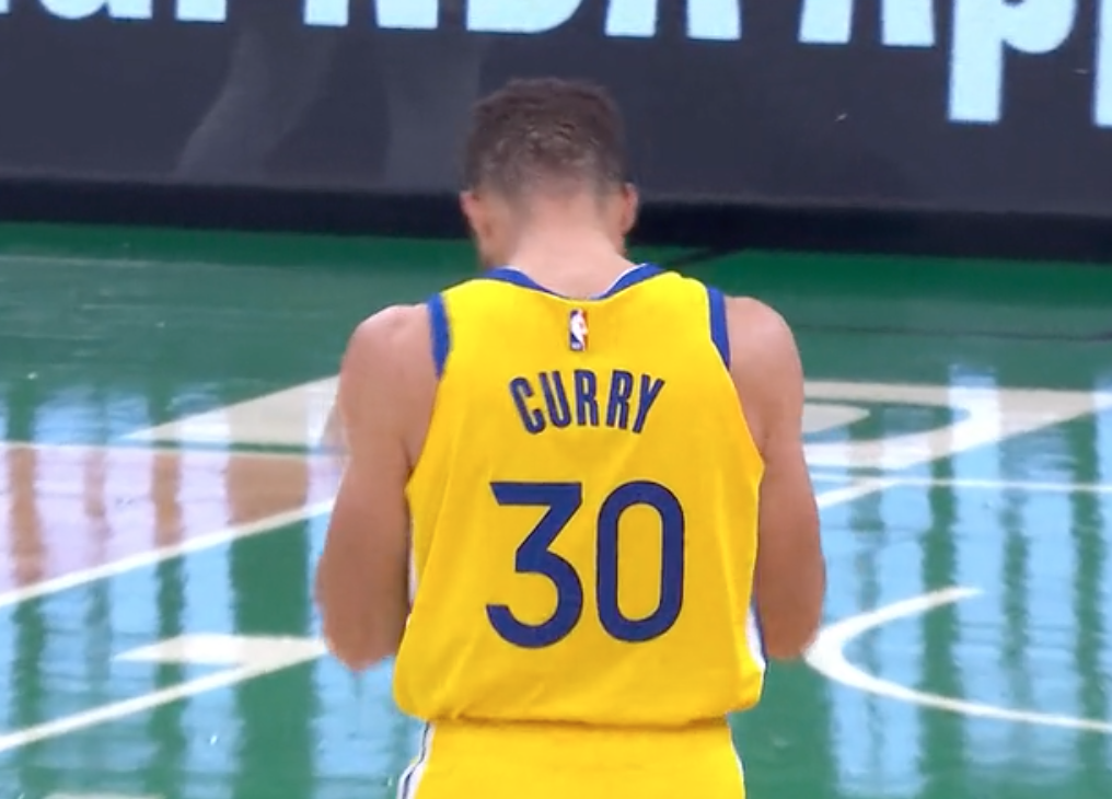 王仕鹏抢断遭犯规，为球队争取关键自由球命中的简单介绍